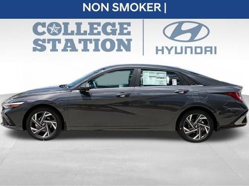 Used 2024 Hyundai Elantra SEL w/ Convenience Package FWD image 4