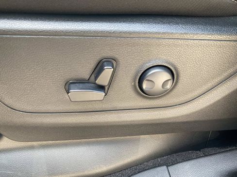 Used 2025 RAM 1500 Big Horn AWD/4WD image 25
