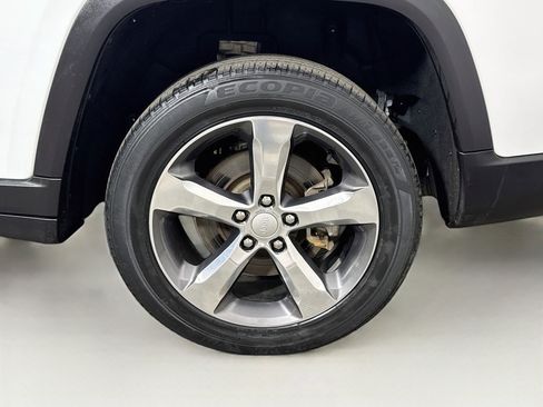Used 2022 Jeep Grand Cherokee L Limited AWD/4WD image 30