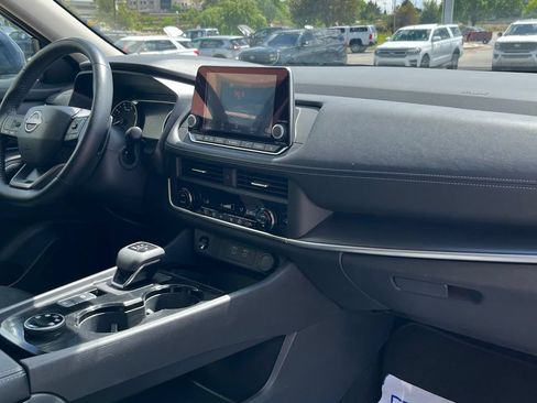 Used 2025 Nissan Rogue SV AWD/4WD image 23