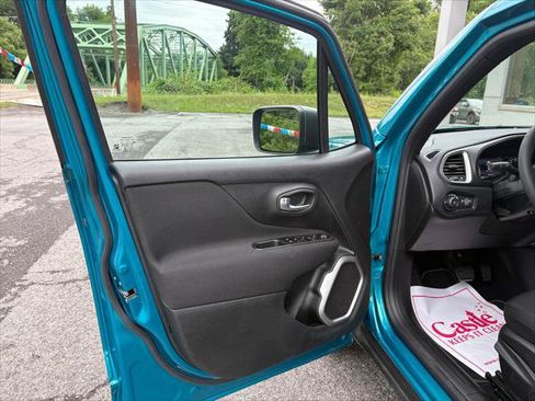 Certified 2021 Jeep Renegade Latitude AWD/4WD image 14