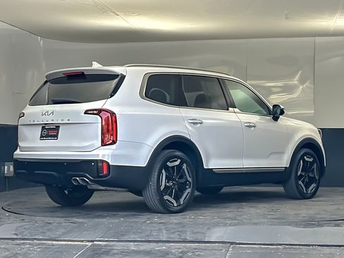 Used 2024 Kia Telluride S w/ S Sunroof Package FWD image 3