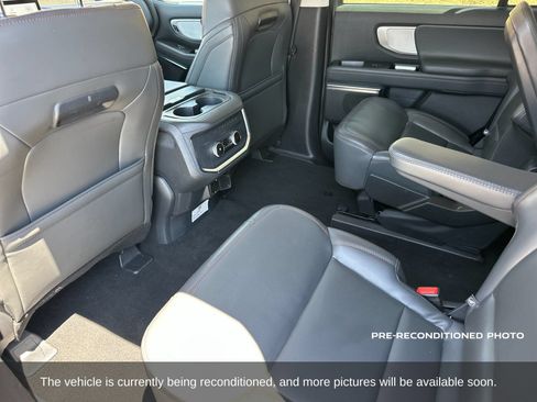 Used 2025 Ford Expedition Active AWD/4WD image 12