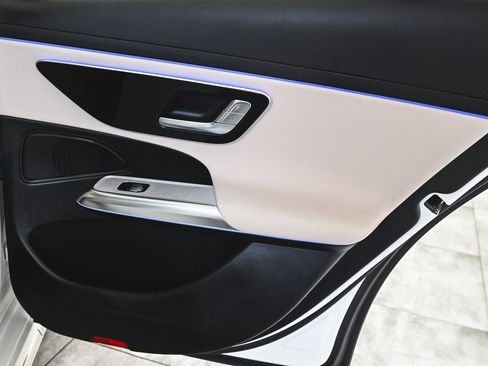 Used 2025 Mercedes-Benz E 350 4MATIC Sedan image 12