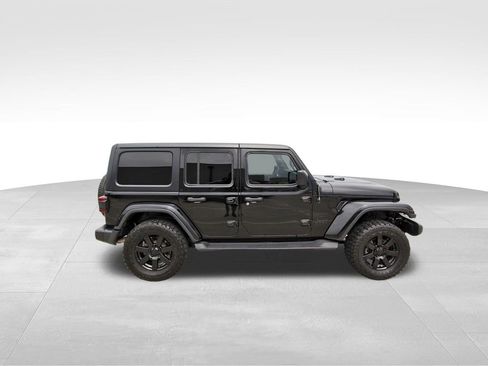Used 2019 Jeep Wrangler Unlimited Sahara AWD/4WD image 5
