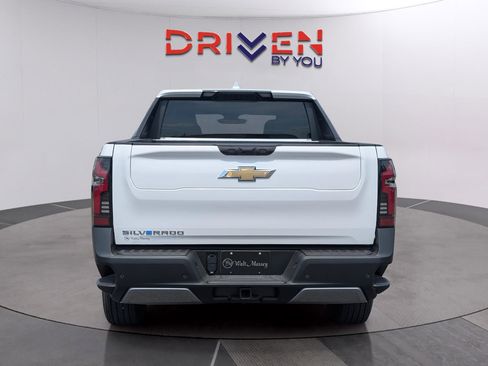 New 2025 Chevrolet Silverado EV LT image 4