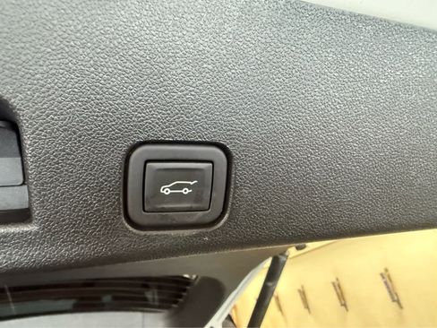 Used 2024 Chevrolet Traverse RS image 20