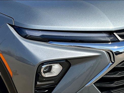 Used 2025 Chevrolet TrailBlazer LT image 32