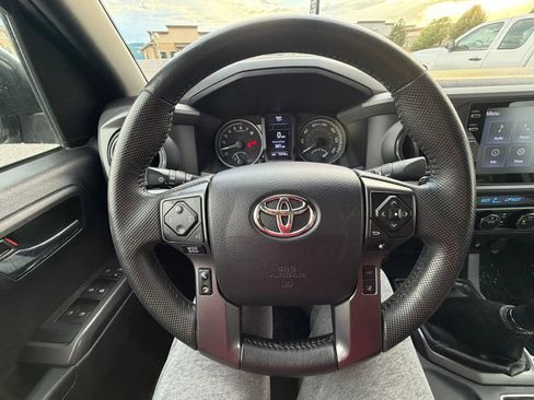 Used 2022 Toyota Tacoma TRD Off-Road AWD/4WD image 16