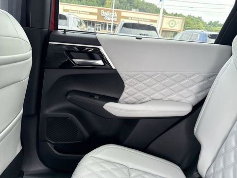 New 2025 Mitsubishi Outlander SEL image 28