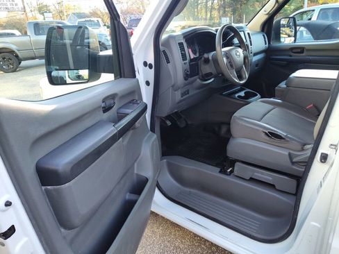 Used 2019 Nissan NV 2500 SV image 11