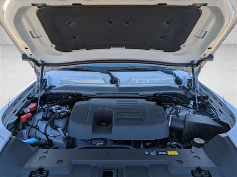 New 2026 Land Rover Defender 110 X-Dynamic SE image 17