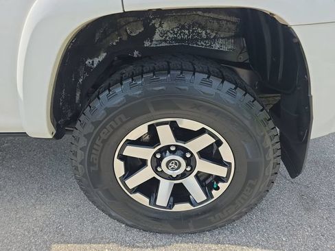 Used 2019 Toyota 4Runner TRD Off-Road AWD/4WD image 33