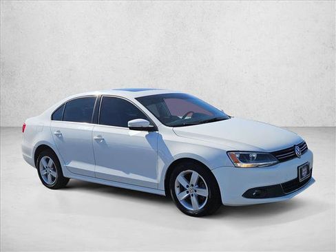 Used 2017 Volkswagen Jetta S image 2