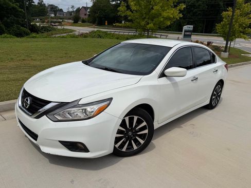 Used 2018 Nissan Altima 2.5 SV FWD image 2