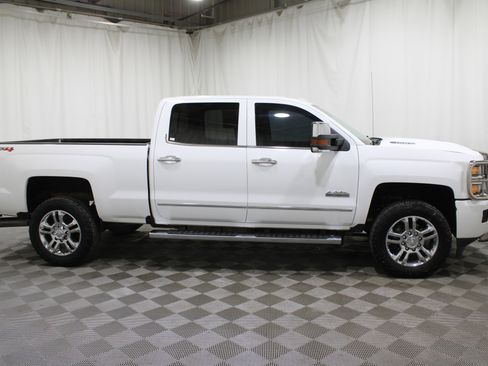 Used 2019 Chevrolet Silverado 2500 High Country w/ Duramax Plus Package image 29