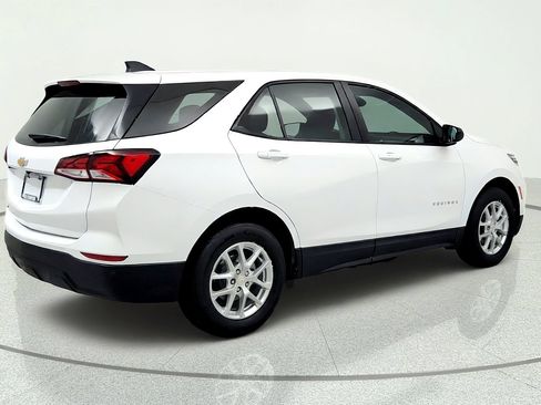 Used 2024 Chevrolet Equinox LS w/ Driver Confidence II Package FWD image 5