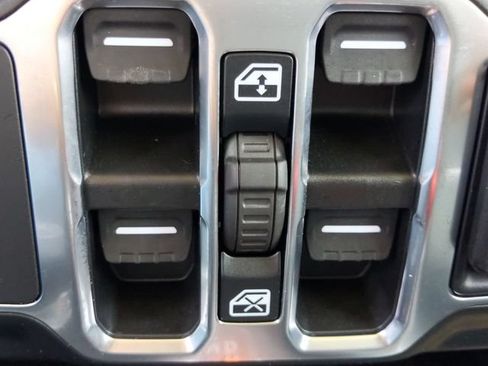 Used 2023 Jeep Gladiator Sport AWD/4WD image 21