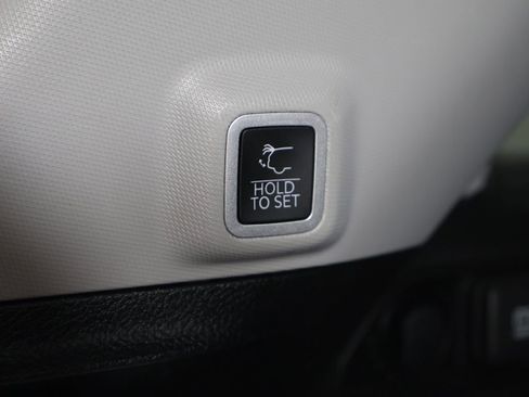 Used 2023 Jeep Grand Cherokee Limited AWD/4WD image 21