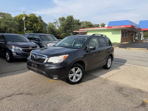 Used 2014 Subaru Forester 2.5i Premium AWD/4WD image 2