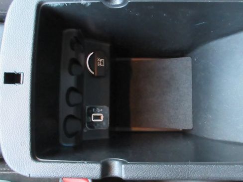 Used 2020 Jeep Cherokee Latitude FWD image 27