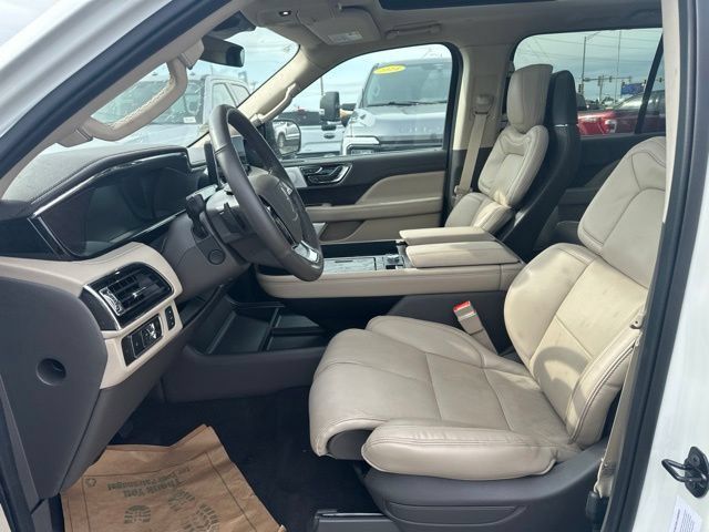 Used 2024 Lincoln Navigator L Reserve AWD/4WD image 6