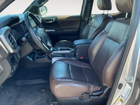 Used 2018 Toyota Tacoma Limited AWD/4WD image 10
