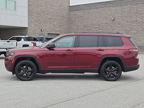 Used 2024 Jeep Grand Cherokee L Altitude image 3