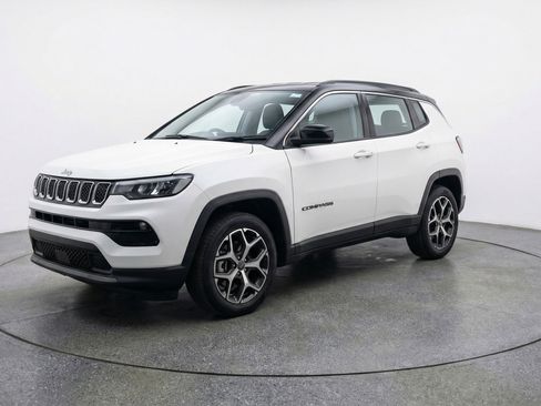 Used 2025 Jeep Compass Limited image 3