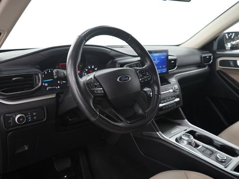 Used 2020 Ford Explorer XLT w/ Equipment Group 202A AWD/4WD image 26