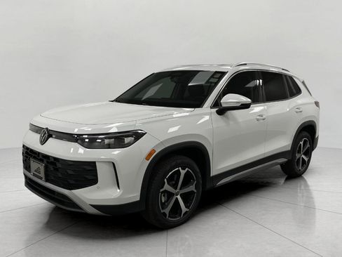 New 2025 Volkswagen Tiguan SE image 9