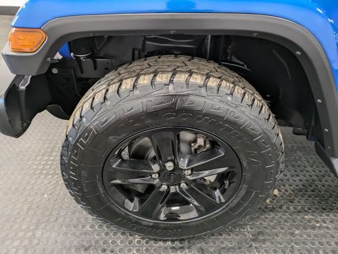 Used 2022 Jeep Wrangler Unlimited Sahara AWD/4WD image 7
