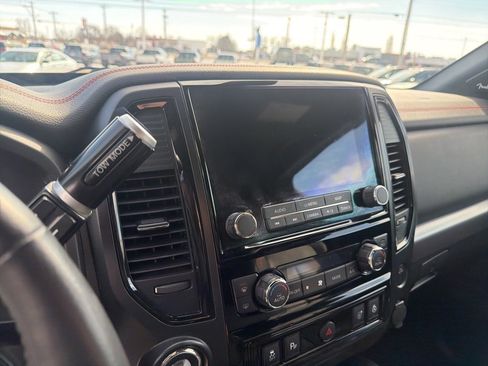 Used 2022 Nissan Titan PRO-4X w/ Pro-4x Convenience Package image 13