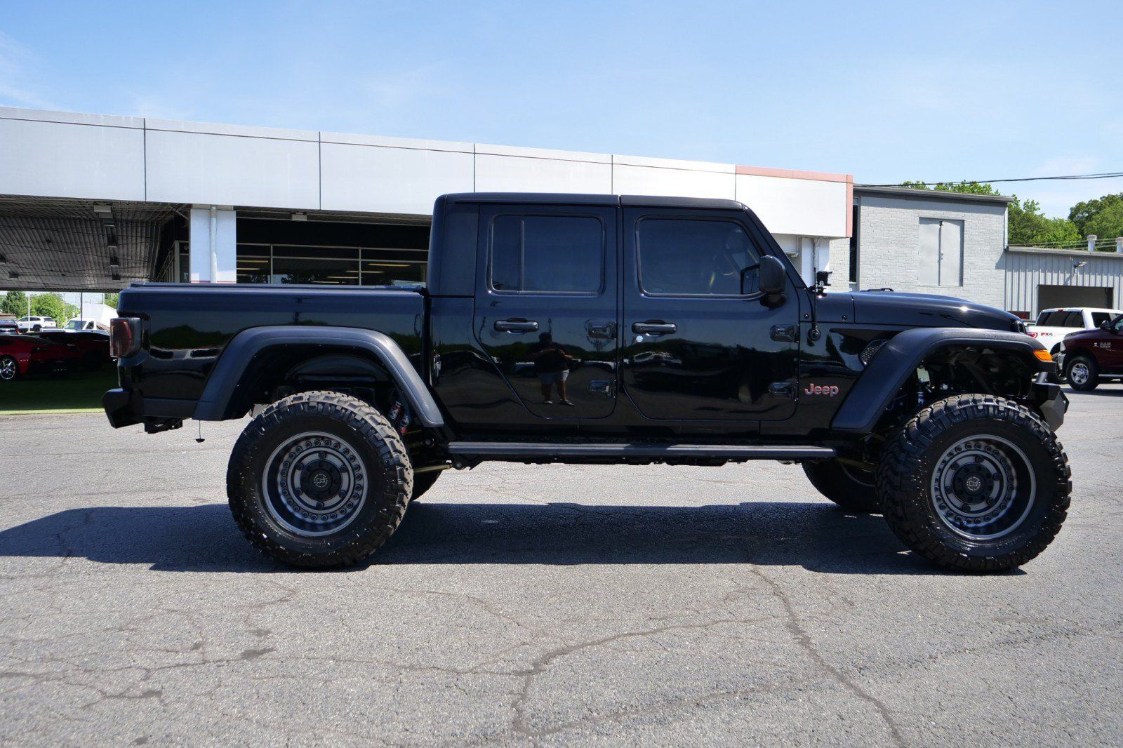 Used 2023 Jeep Gladiator Mojave w/ Cold Weather Group AWD/4WD image 59