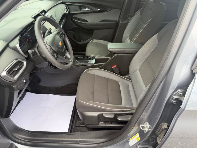 Used 2021 Chevrolet TrailBlazer LS w/ LPO, Blackout Package FWD image 9
