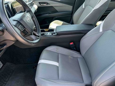 Used 2025 Toyota Camry SE w/ Convenience Package FWD image 13