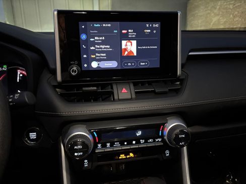 Used 2025 Toyota RAV4 XLE image 18