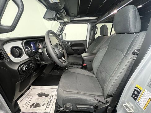 Used 2024 Jeep Wrangler Willys image 4