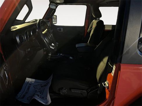 Used 2018 Jeep Wrangler Rubicon w/ Cold Weather Group image 9