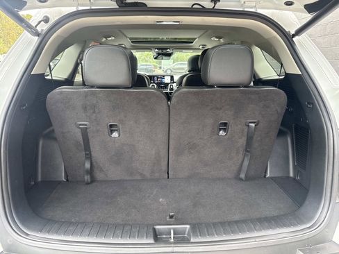 Used 2022 Kia Sorento SX Prestige image 12