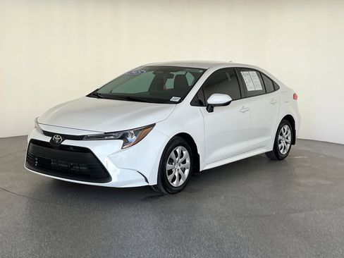 Used 2025 Toyota Corolla LE w/ Convenience Package image 9