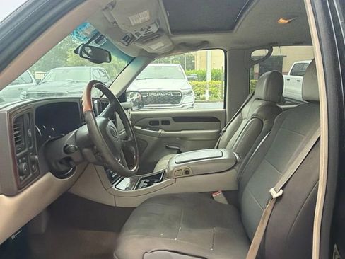 Used 2002 Cadillac Escalade AWD image 11