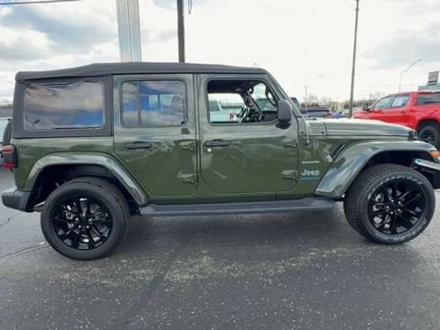 Used 2023 Jeep Wrangler Unlimited Sahara w/ Cold Weather Group AWD/4WD image 9