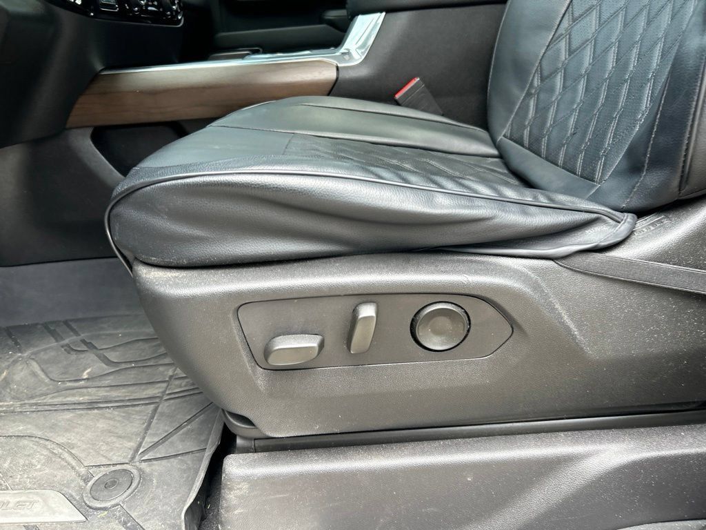 Used 2024 Chevrolet Silverado 2500 High Country w/ High Country Premium Package AWD/4WD image 17