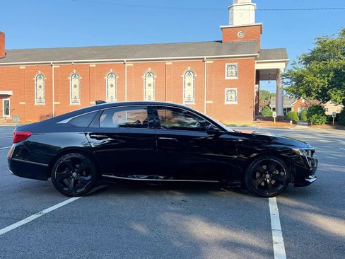 Used 2018 Honda Accord Touring image 7