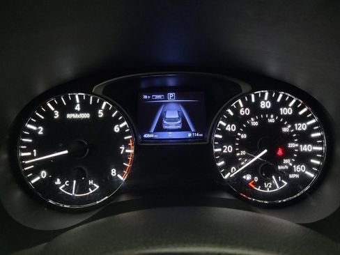 Used 2020 Nissan Pathfinder S AWD/4WD image 23