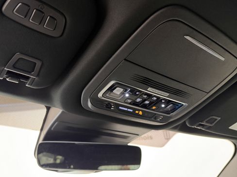 Used 2025 Lincoln Nautilus Premier w/ Equipment Group 102A image 6