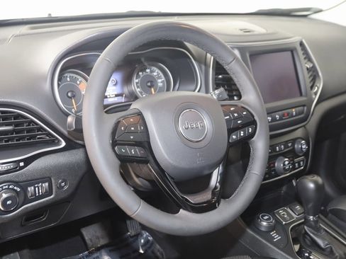 Used 2023 Jeep Cherokee Altitude Lux image 6