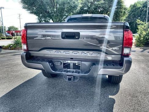 Used 2019 Toyota Tacoma TRD Sport AWD/4WD image 7