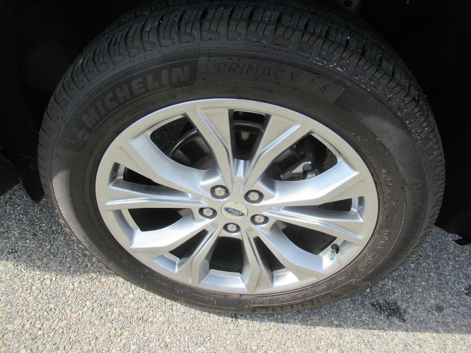 Used 2020 Ford Explorer XLT w/ Equipment Group 202A AWD/4WD image 9